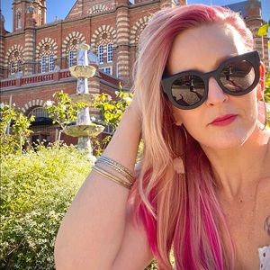 Meet your Posher, Simone